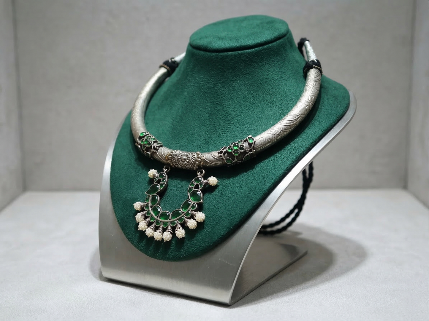 Emerald Hasli Necklace