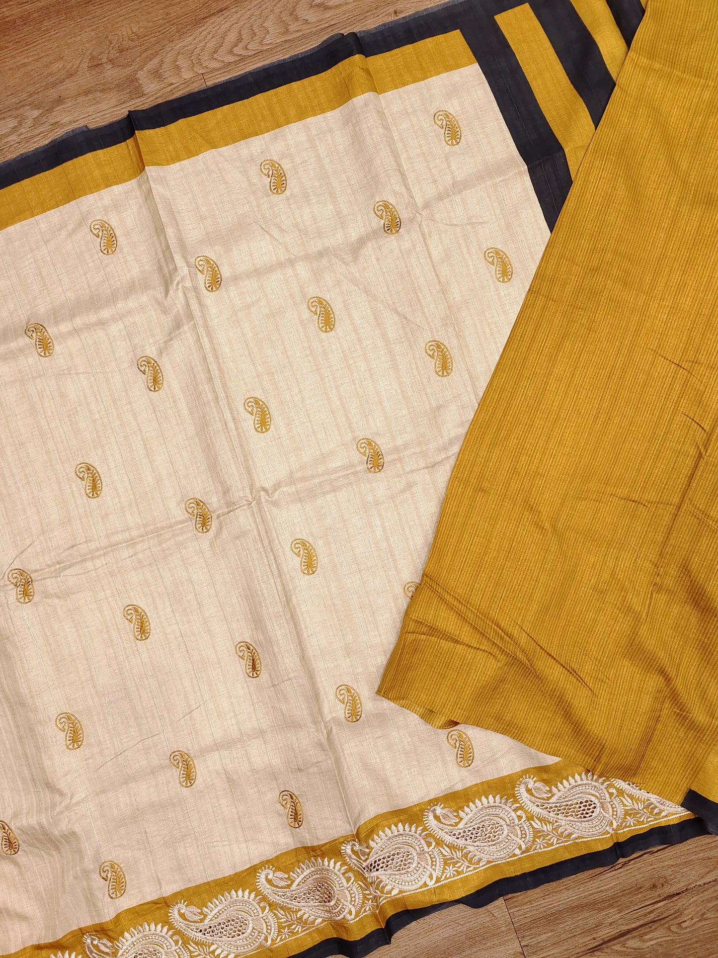 Semi Tussar