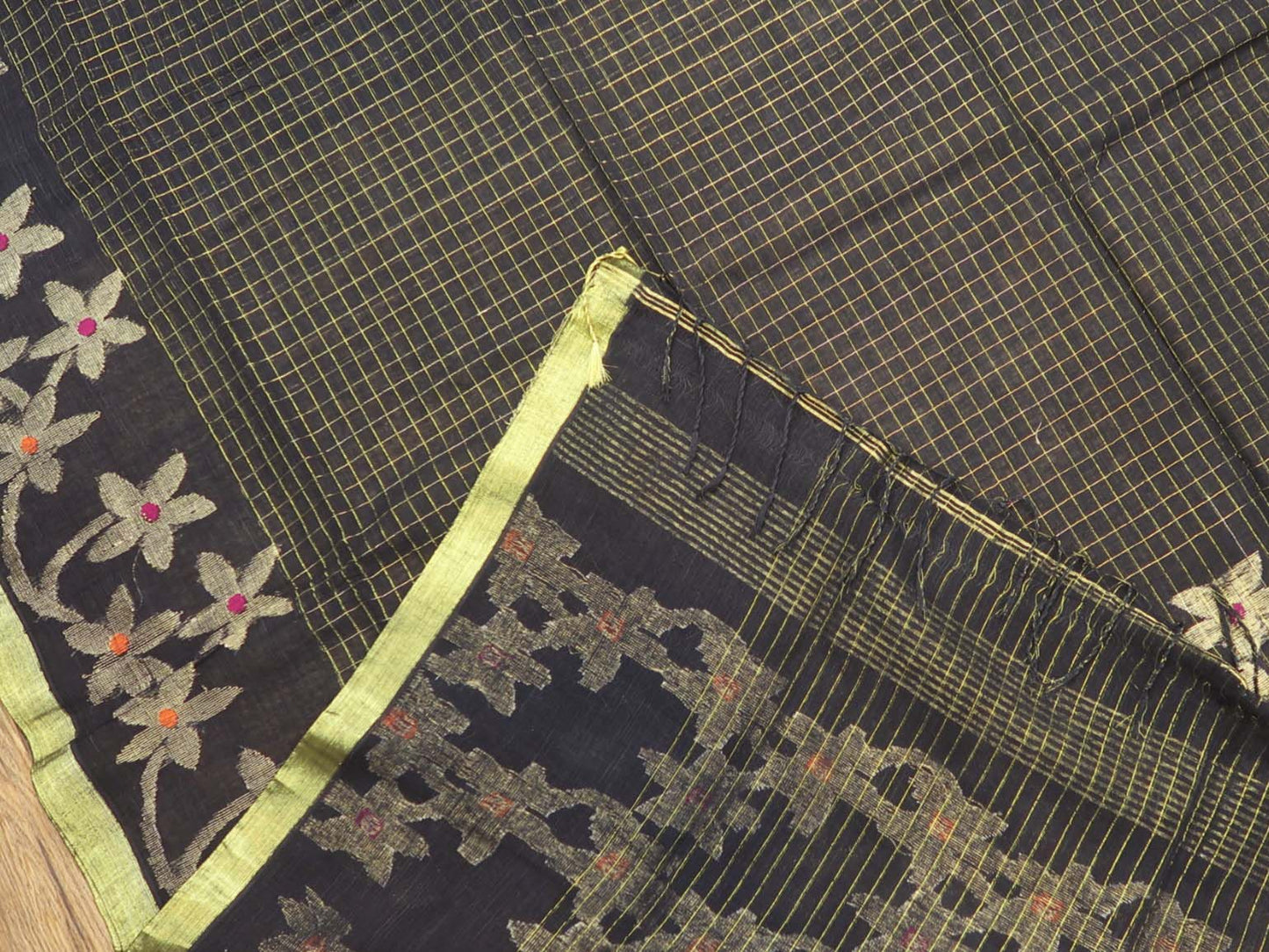 Pure Linen Saree with Floral Jaal Work & Checks Weave
