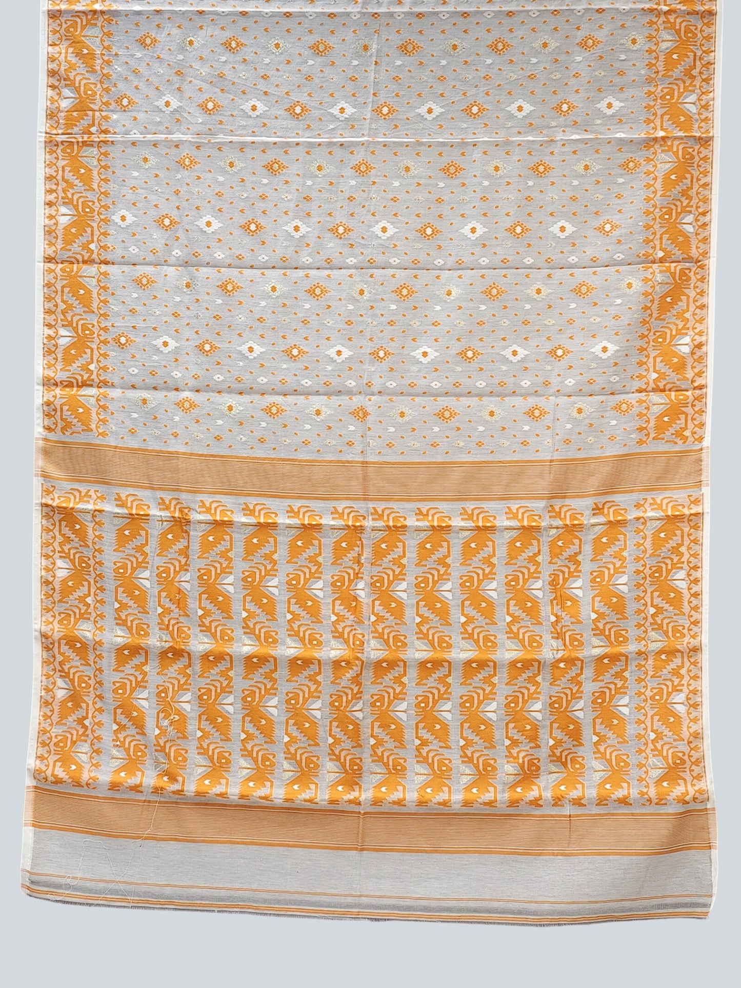 Dhakai Jamdani Saree with Contrast Pallu and Border
