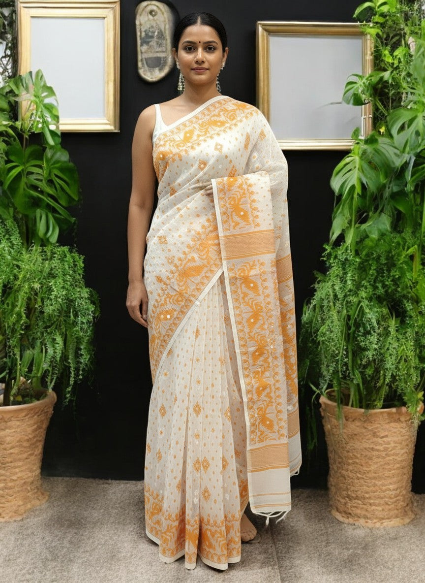 Dhakai Jamdani Saree with Contrast Pallu and Border
