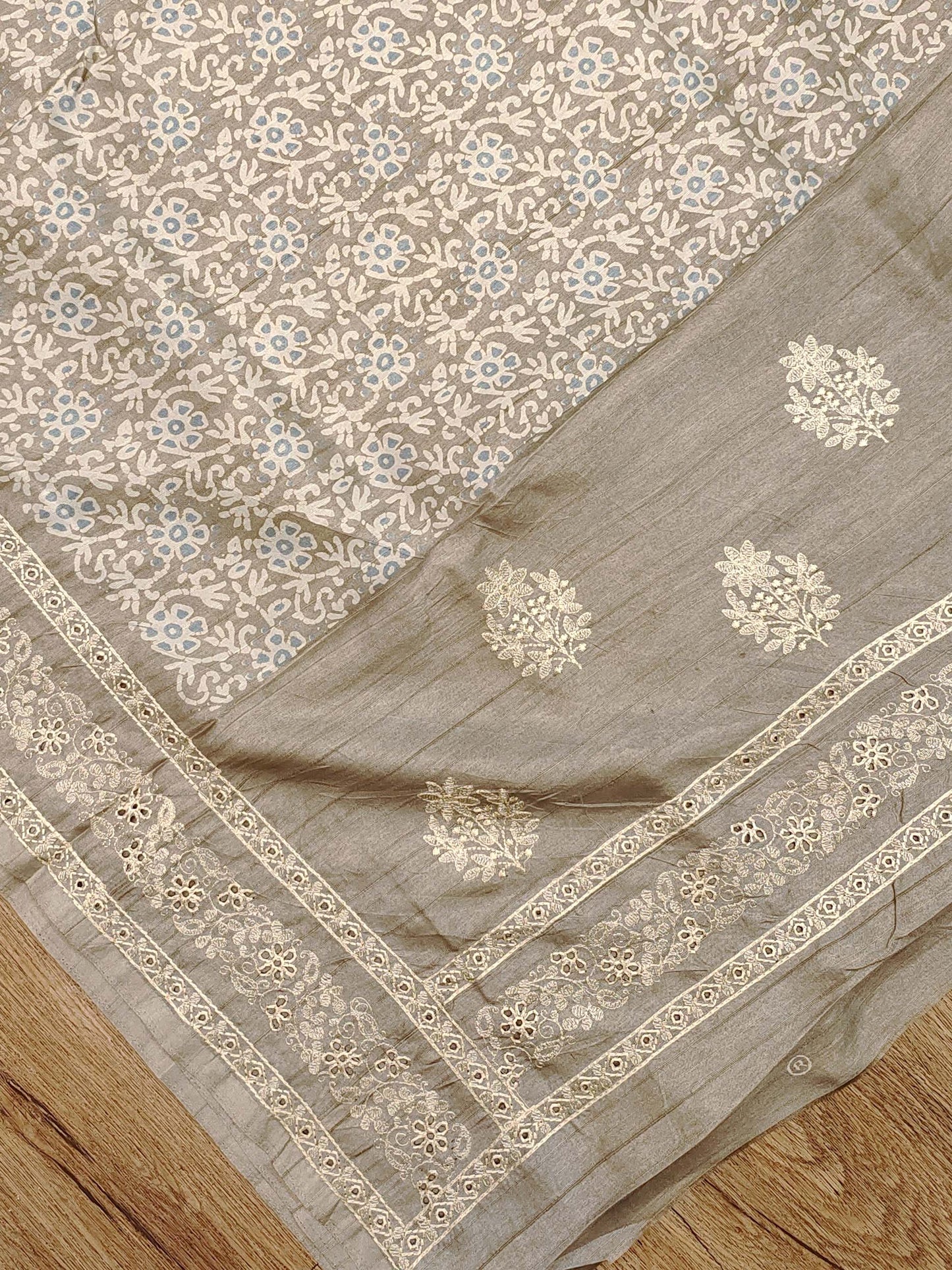 Semi Tussar