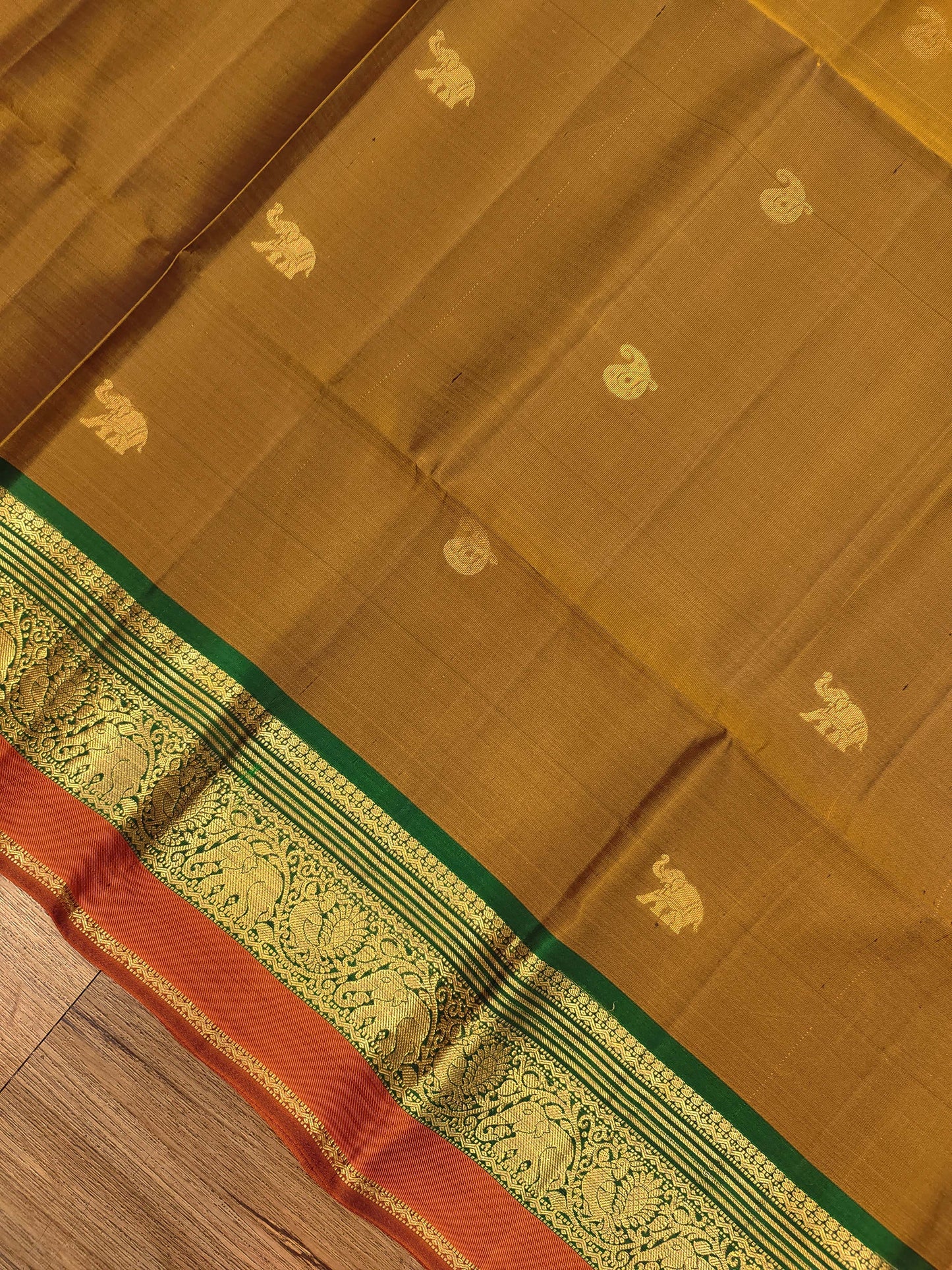 Arni Silk