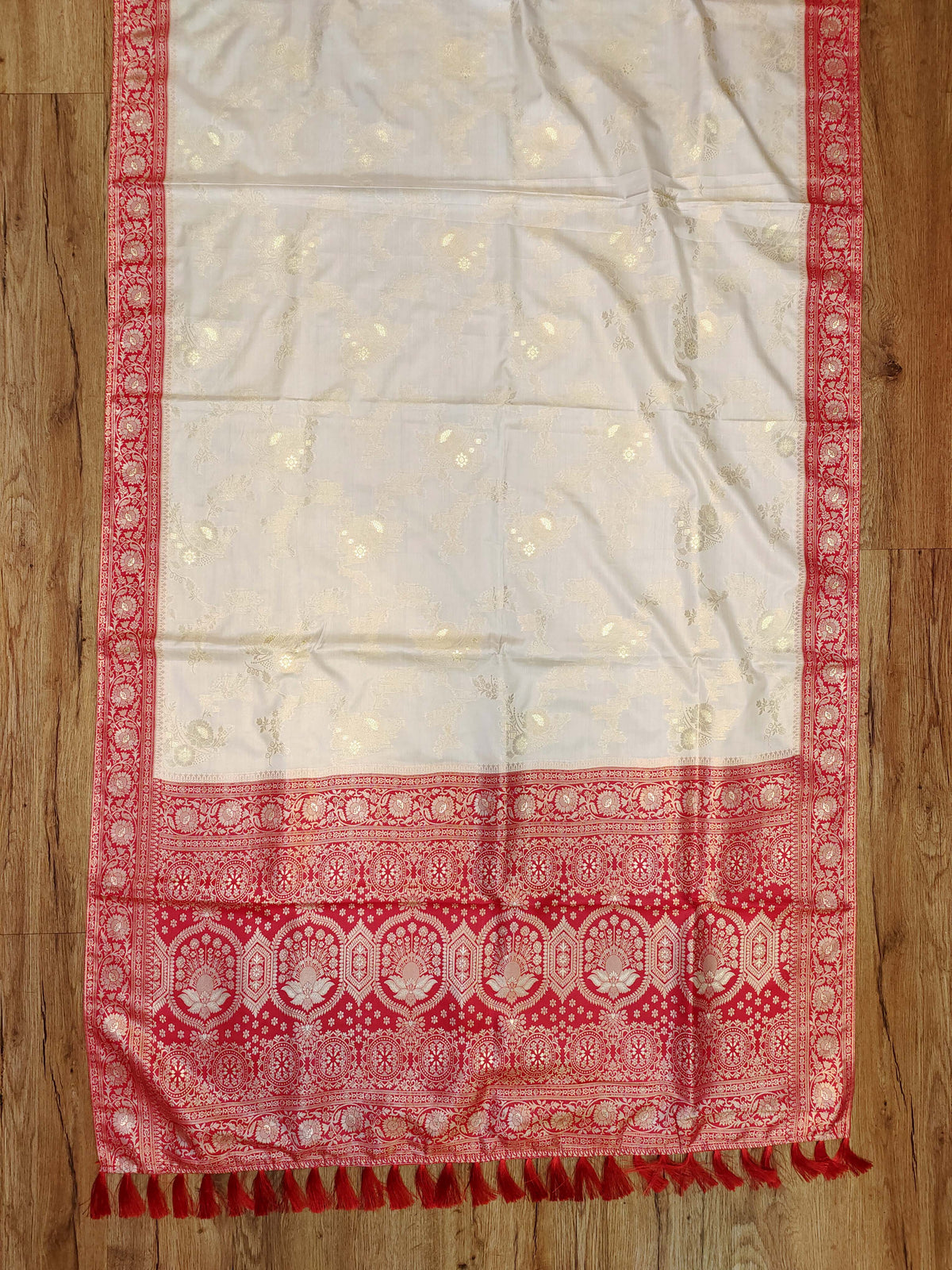 Gulab Jaal Semi-Silk Saree