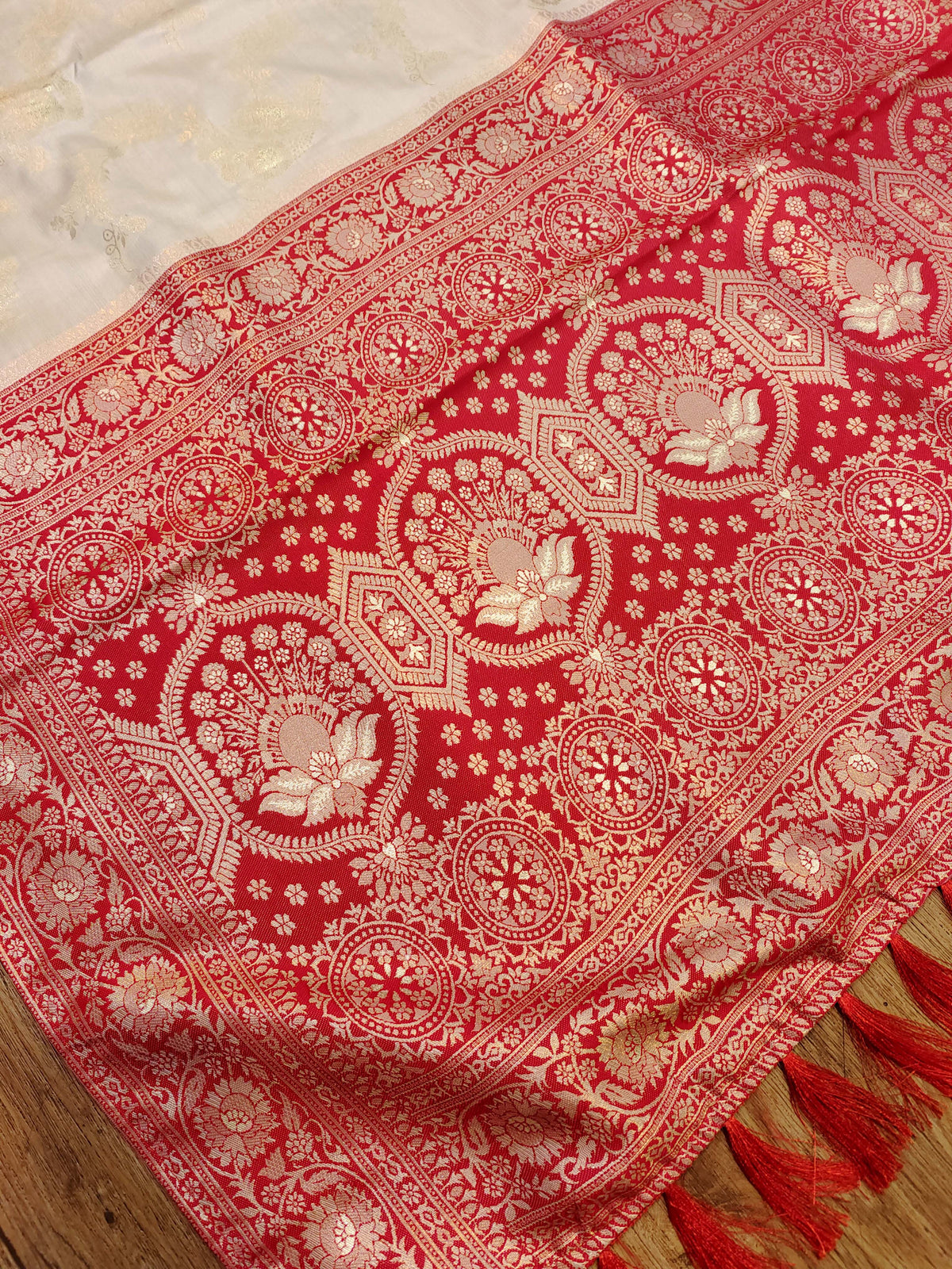 Gulab Jaal Semi-Silk Saree