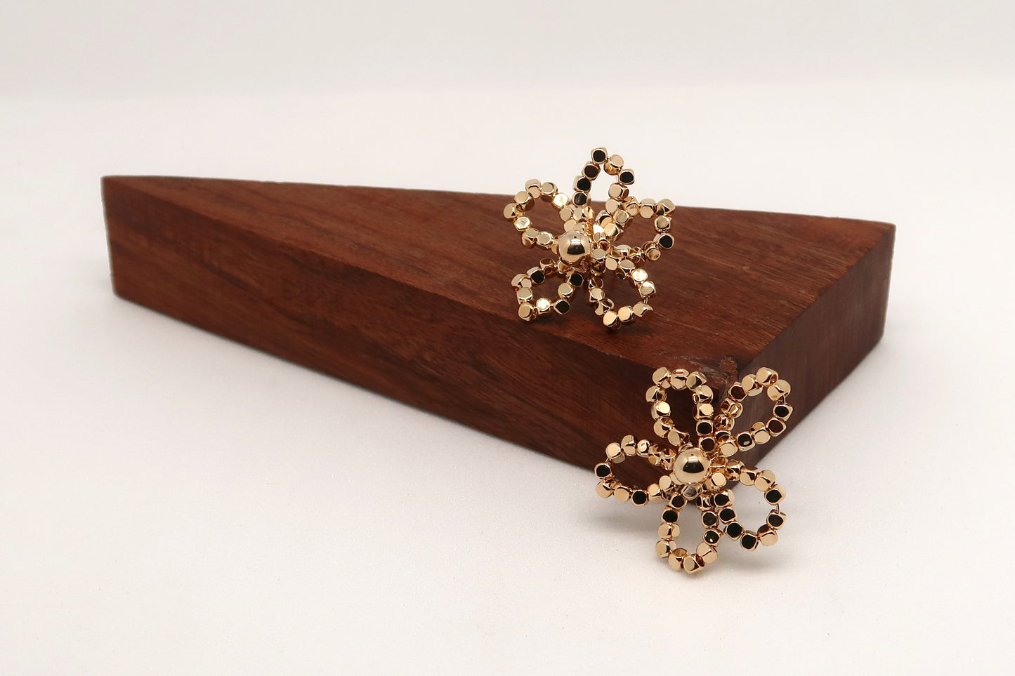 Bloom Studs