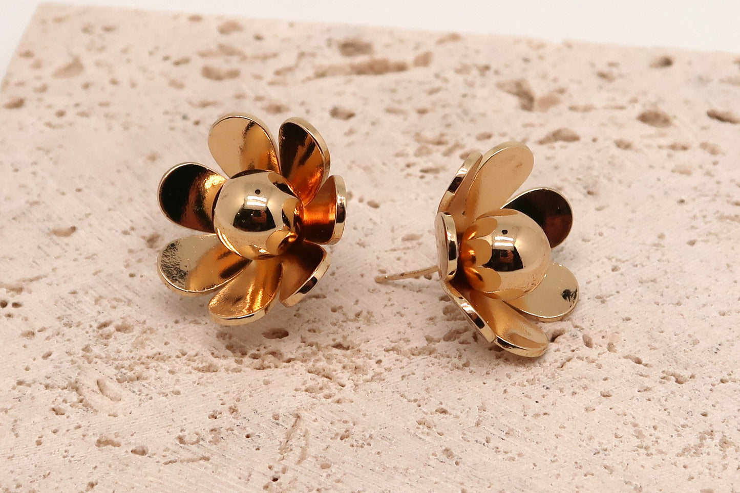 Bloom Studs