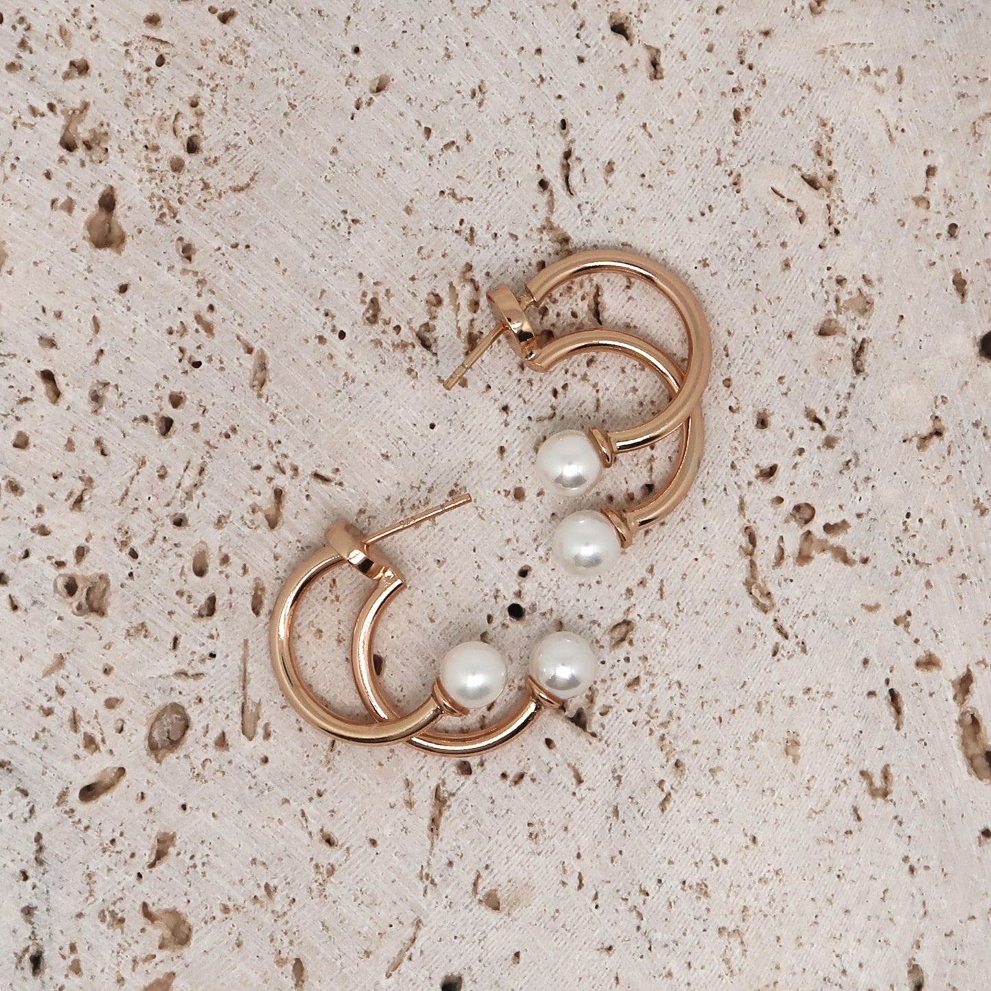 Pearl Curve Hoops