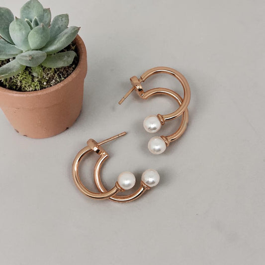 Pearl Curve Hoops