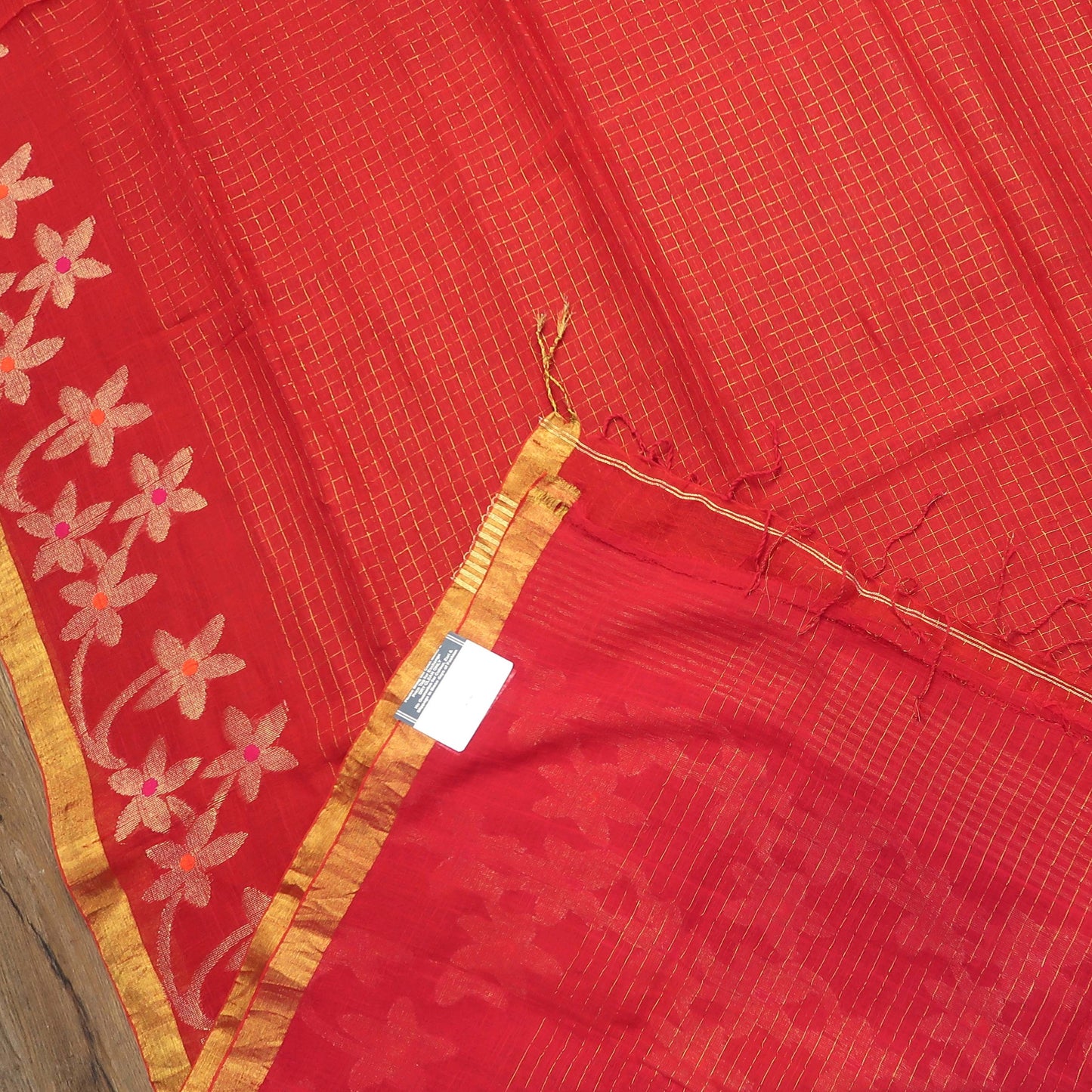 Pure Linen Saree with Floral Jaal Work & Checks Weave