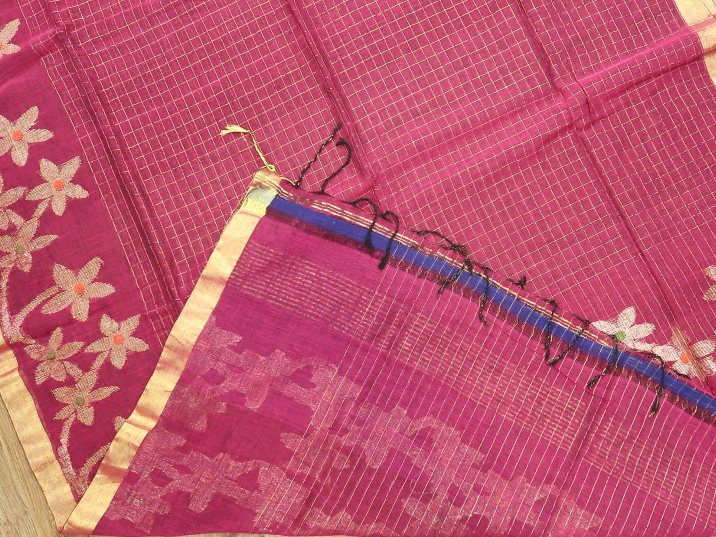 Pure Linen Saree with Floral Jaal Work & Checks Weave