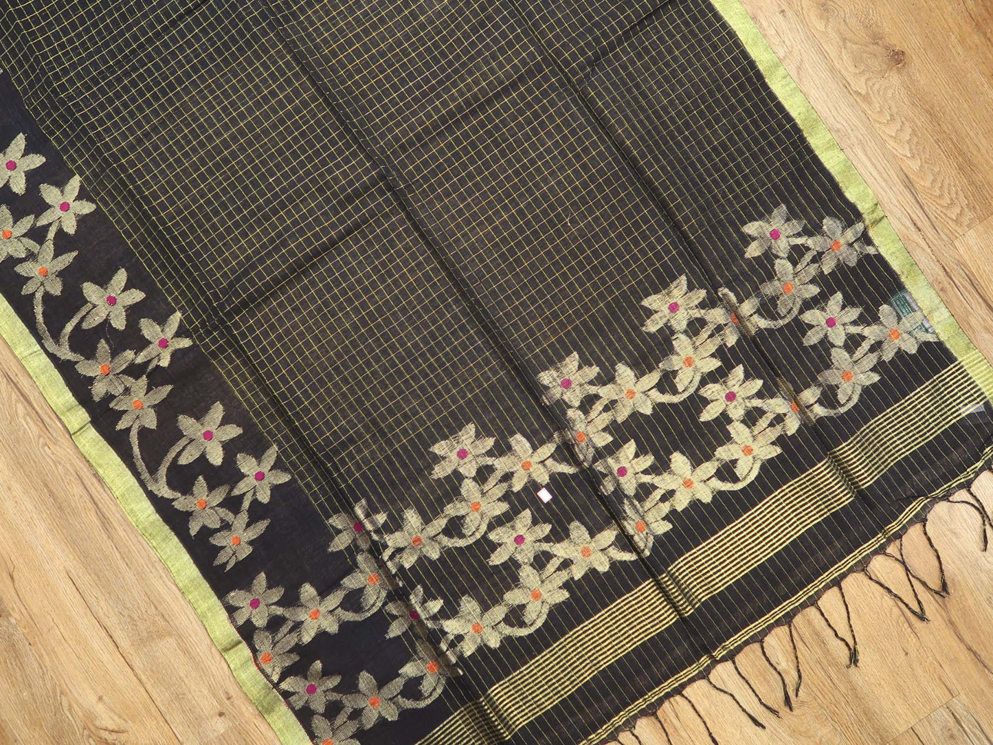 Pure Linen Saree with Floral Jaal Work & Checks Weave
