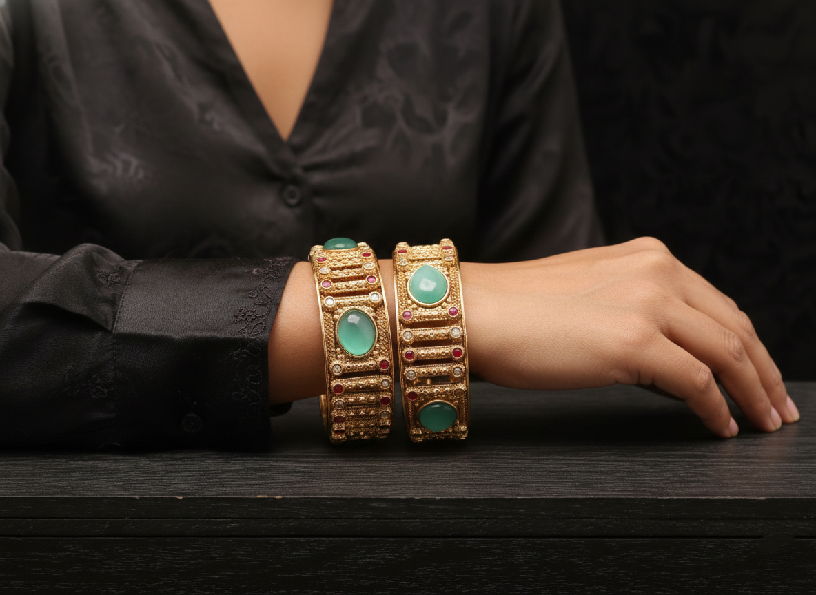 Royal Emerald & Kundan Statement Bangle