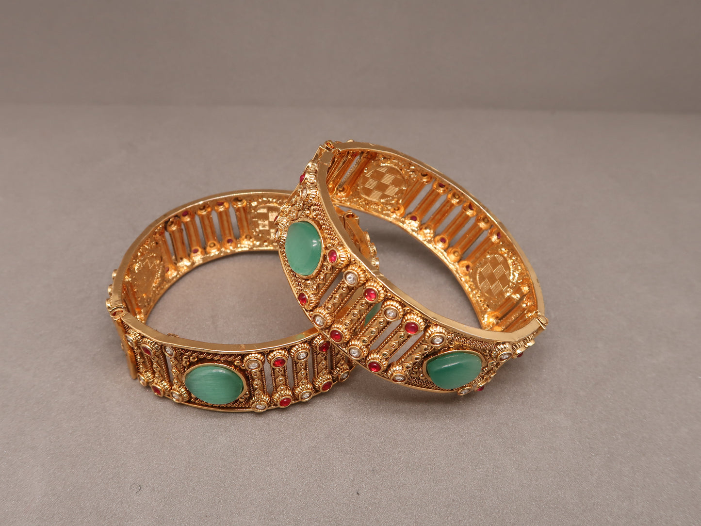 Royal Emerald & Kundan Statement Bangle