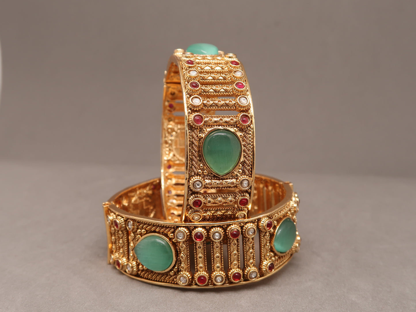 Royal Emerald & Kundan Statement Bangle
